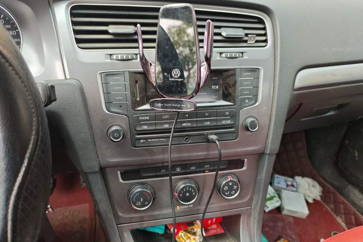 Used Volkswagen Golf 2016 1.6L Manual Fashion Edition Audio And AC Panel