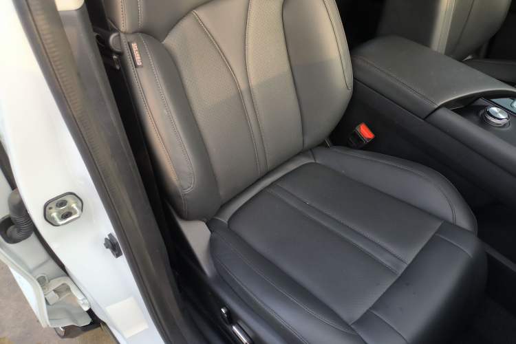 Used Dongfeng Aeolus Huge 2022 Mach Dual-Motor 1.5T MHD Dare-to-Dream Edition