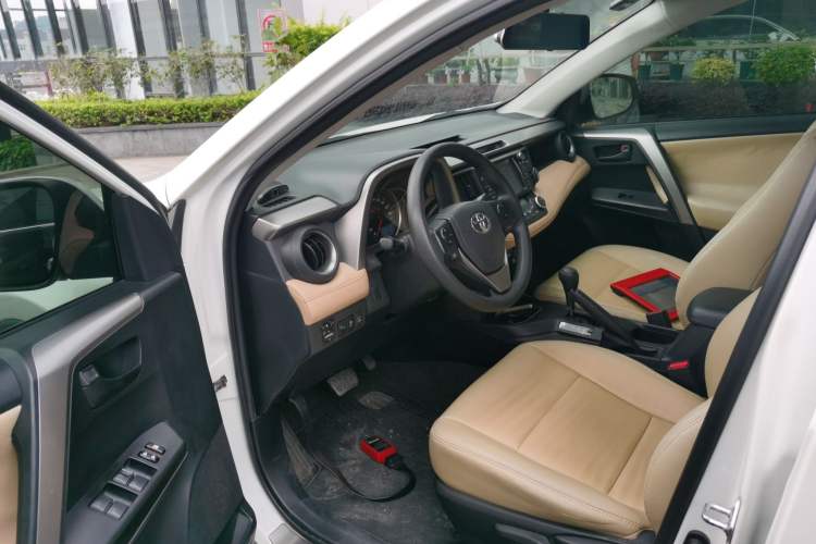 Used Toyota RAV4 2016 2.0L CVT Two-Wheel Drive Fashion Edition China V Standard