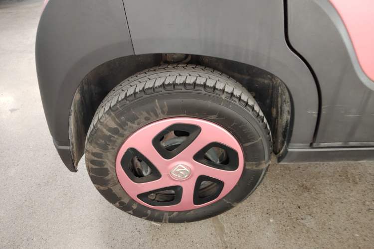 Used Baojun E100 2019 250KM Smart Drive Edition Right Rear Wheel Hub