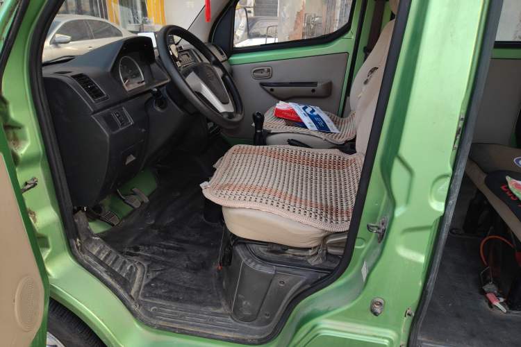 Used FAW Jiabao V75 2015 1.0L Standard Version DAM10AR Left Front Seat