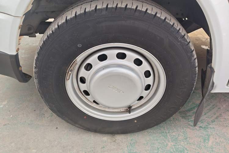 Used JMC Transit 2019 2.8T Commercial Version Short Wheelbase Mid-Roof 3-Seater China VI Standard JX493
