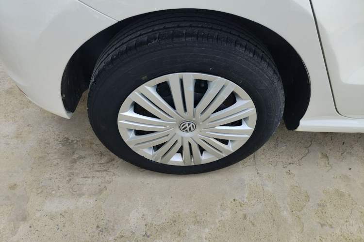 Used Volkswagen Polo 2016 1.6L Automatic Comfort Model Right Rear Wheel Hub