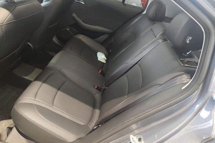 Used Roewe i5 2023 1.5L CVT Luxury Edition Left Rear Seat