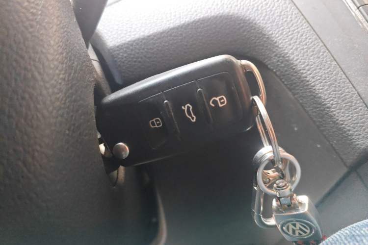 Used Volkswagen Santana 2015 1.6L Manual Comfort Edition