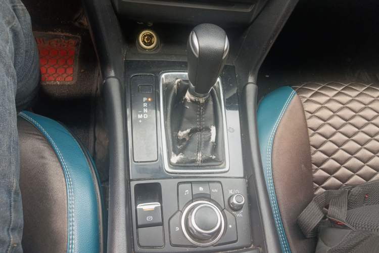 Used Mazda 3 Axela 2017 Sedan 1.5L Automatic Luxury Model Emission Standard China V Gear Lever