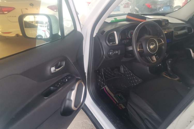 Used Jeep Renegade 2017 180T Automatic Kinetic Edition+
