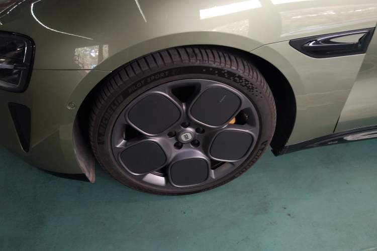 Used Xiaomi Auto SU7 2024 Four-Wheel Drive Ultra-Long Range Advanced Intelligent Driving Max Edition Left Front Wheel Hub