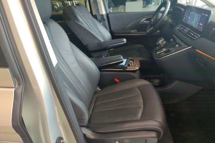 Used Hongqi HQ9 2023 2.0T Smart Connect Flagship Edition
