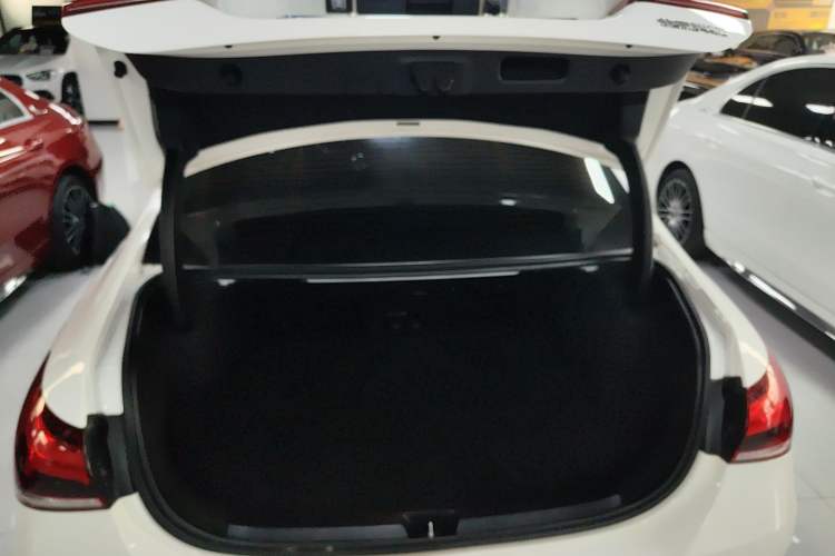 Used Mercedes-Benz A-Class 2022 Revised Version A 200 L Sport Sedan Fashionable Style Trunk