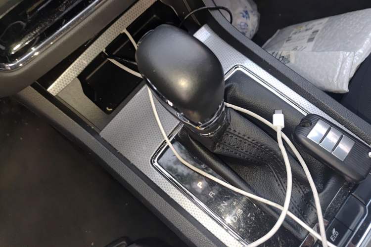 Used Roewe i6 2020 PLUS 1.6L CVT 4G Connected Glory Luxury Edition Gear Lever