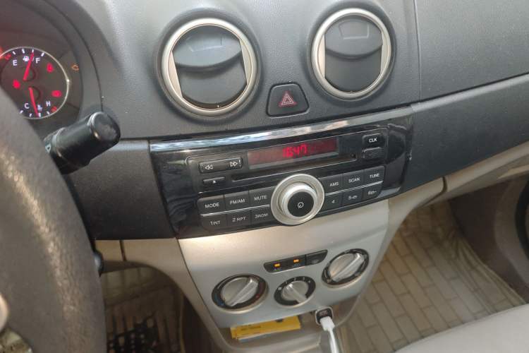 Used CHANGAN Alsvin V3 2012 1.3L Manual Luxury Version China IV Standard Audio And AC Panel