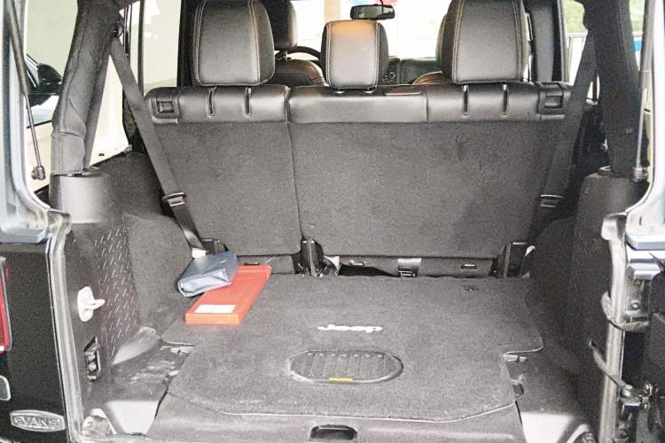 Used Jeep Wrangler 2015 3.0L Sahara Four-Door Comfort Edition