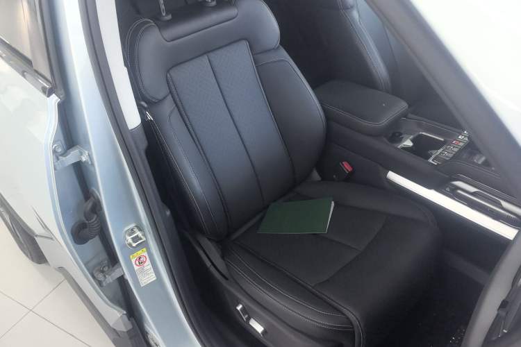 Used Formula Leopard Titanium 3 2025 501KM All-Wheel Drive Intelligent Driving Ultra Version Right Front Seat