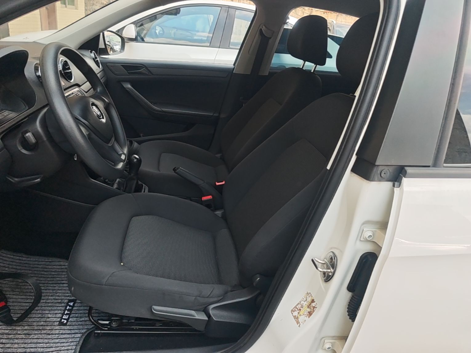 Vordere Reihe im Auto