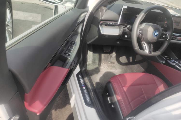 Used BMW i5 2025 eDrive 40L M Sport Package Driver Seat