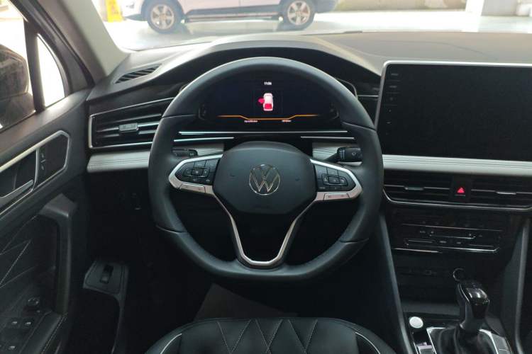 Used Volkswagen Tiguan L 2025 Model, Outstanding Version, 300TSI Automatic Two-Wheel Drive Longteng Edition
