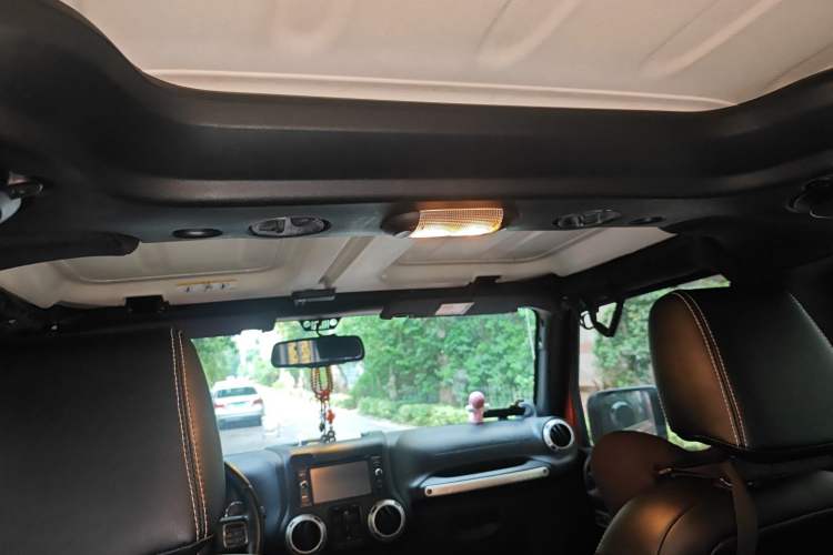Used Jeep Wrangler 2014 2.8TD Sahara Four-Door Edition Headliner