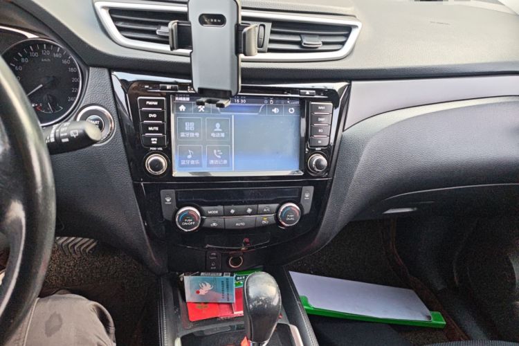 Used Nissan X-Trail 2015 2.0L CVT Comfort MAX Edition 2WD Audio And AC Panel