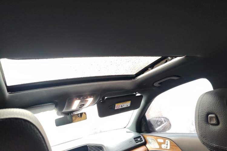 Used Mercedes-Benz GLS  Headliner