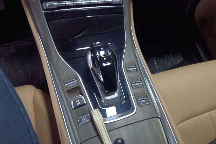 Used Landian E5 2024 Honor Edition 100KM Deluxe 7-Seater