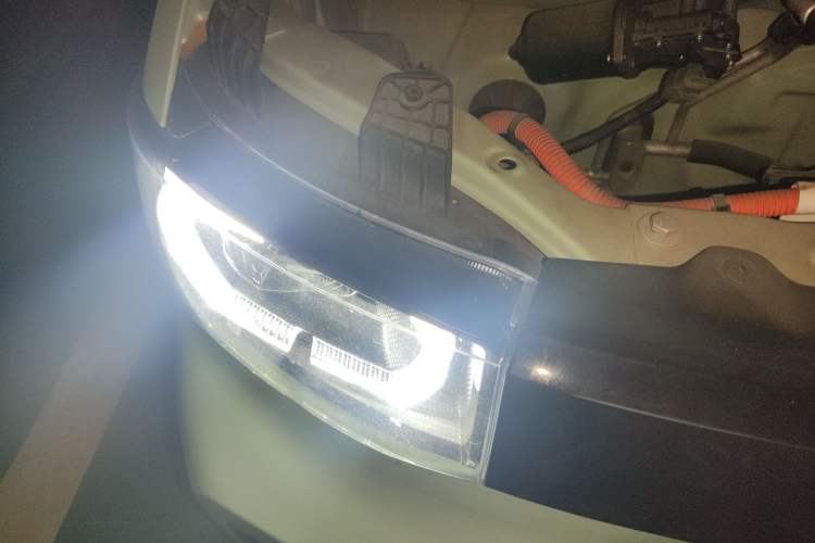 Used Wuling Hongguang MINIEV 2021 Macaron Premium Model – Lithium-NMC Right Front Headlight