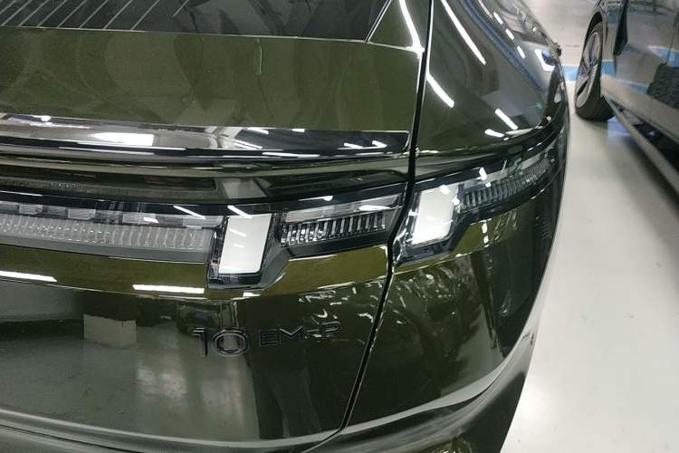 Used Lynk & Co Lynk & Co 10 EM-P 2025 Model 240 All-Wheel Drive Ultra—Sport Edition