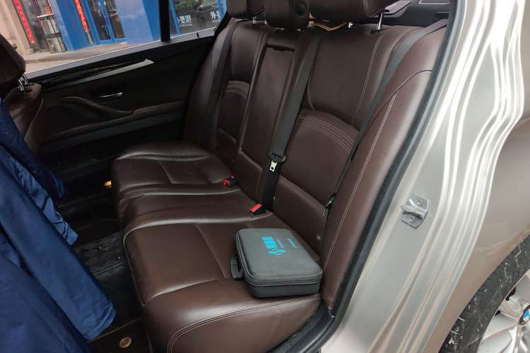 Used BMW 5 Series 2017 525Li Luxury Design Package Left Rear Seat