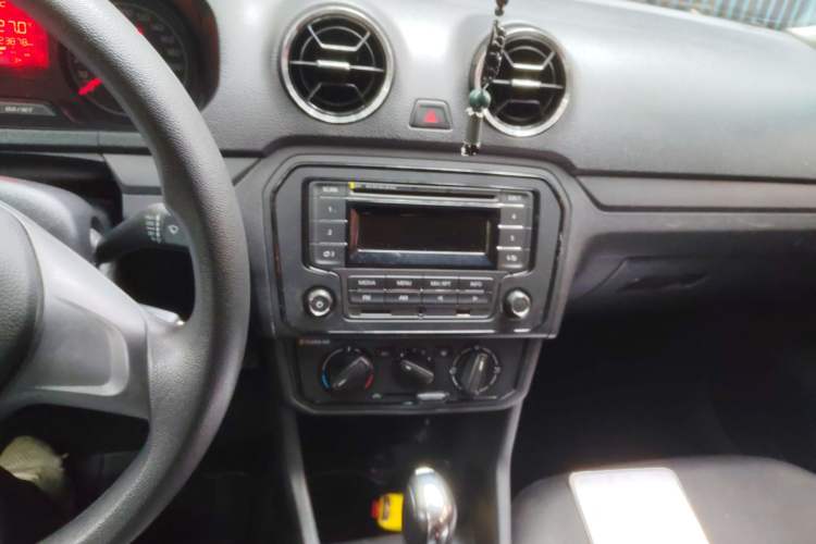 Used Volkswagen Jetta 2017 1.5L Automatic Fashion Model Audio And AC Panel