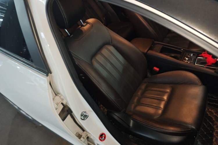 Used Mazda CX-4 2016 2.0L Automatic 2WD Blue Sky Luxury Edition Right Front Seat