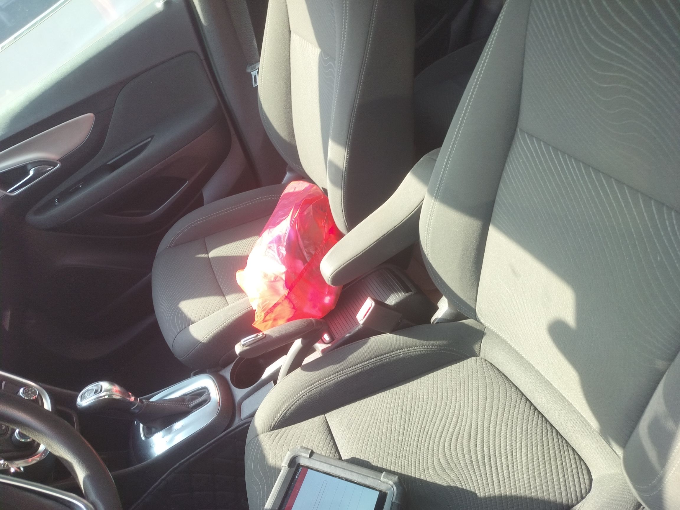 المقاعد الأمامية داخل السيارة