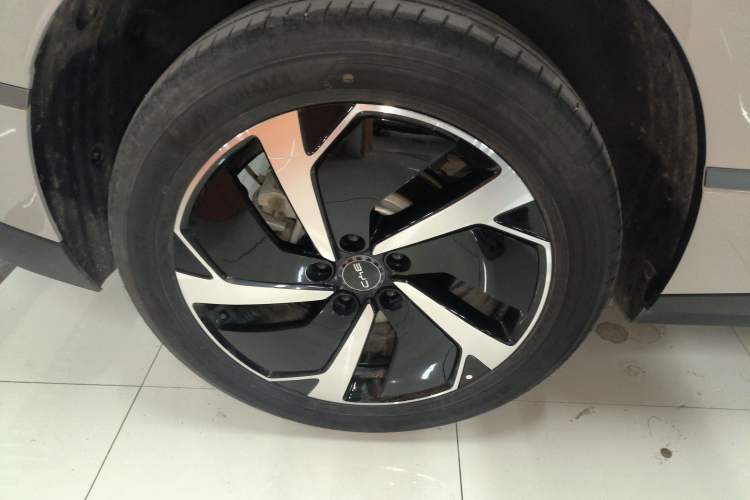 Used BYD Sealion 06 New Energy 2025 Model DM-i 170 Navigation Pro Edition Right Rear Wheel Hub