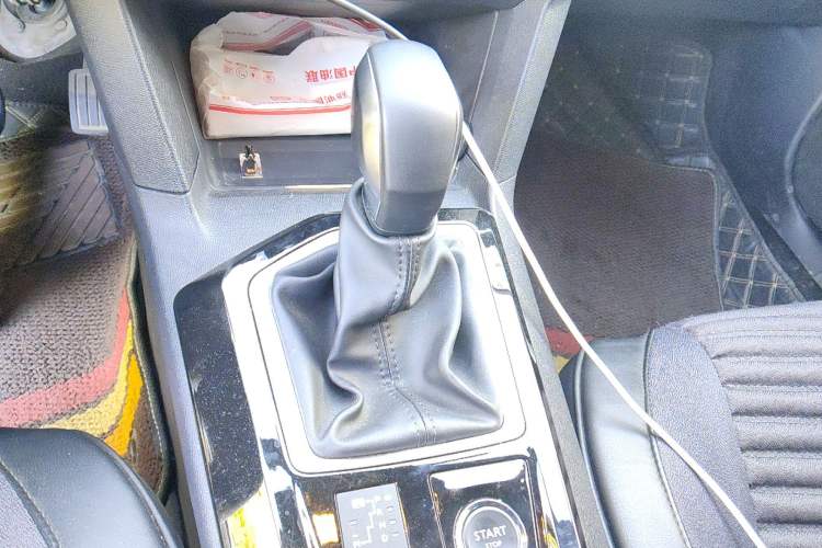 Used Peugeot 408 2022 1.6T Light-Chasing Edition Gear Lever