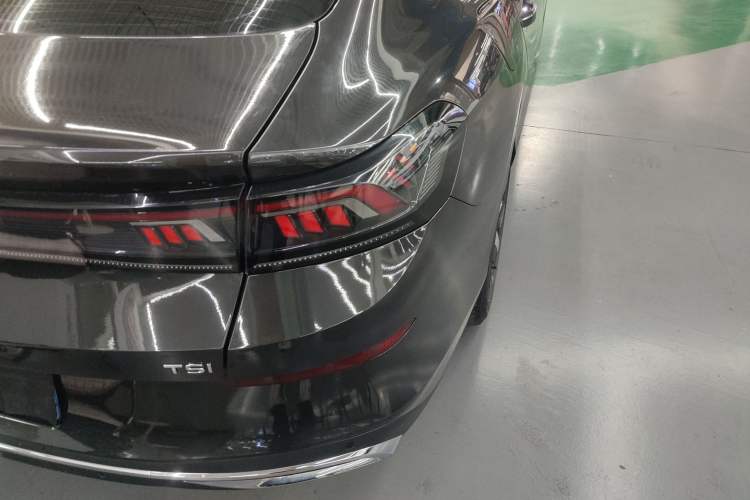 Used Volkswagen Lamando 2023 Lavida L 280TSI DSG Cool & Spicy Edition Right Rear Taillight