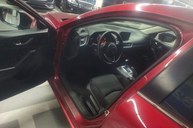 Used Mazda 3 Axela 2016 Sedan 1.5L Automatic Comfort Model