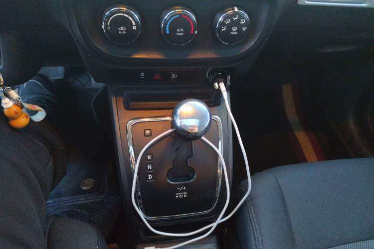 Used Jeep Compass 2013 2.4L four-wheel-drive sport version