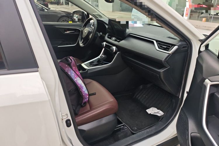 Used Toyota RAV4 2021 Revised Version Dual-Motor Hybrid 2.5L E-CVT Two-Wheel Drive Elite Edition Right Front Seat