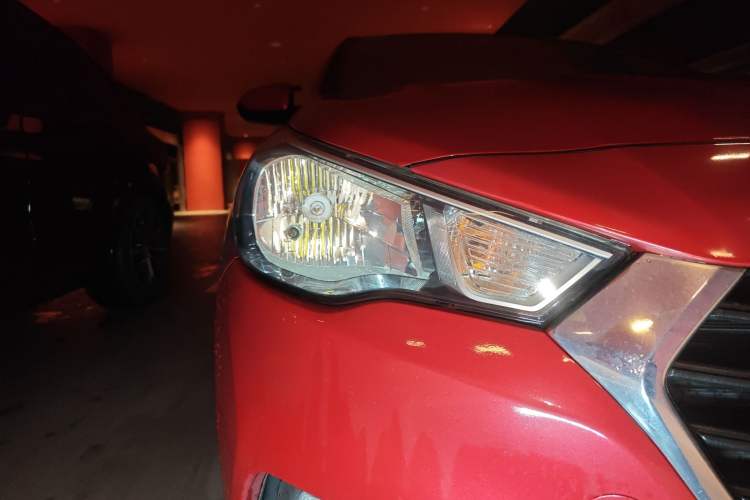 Used Hyundai Verna (new generation) 2016 1.4L Automatic Sport Edition Right Front Headlight