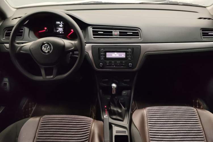 Used Volkswagen Lavida 2019 Lavida Start 1.5L Automatic Trendy Version China VI Standard Center Console