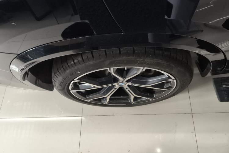 Used BMW X5 2023 xDrive 30Li Luxury M Sport Package Exterior 2