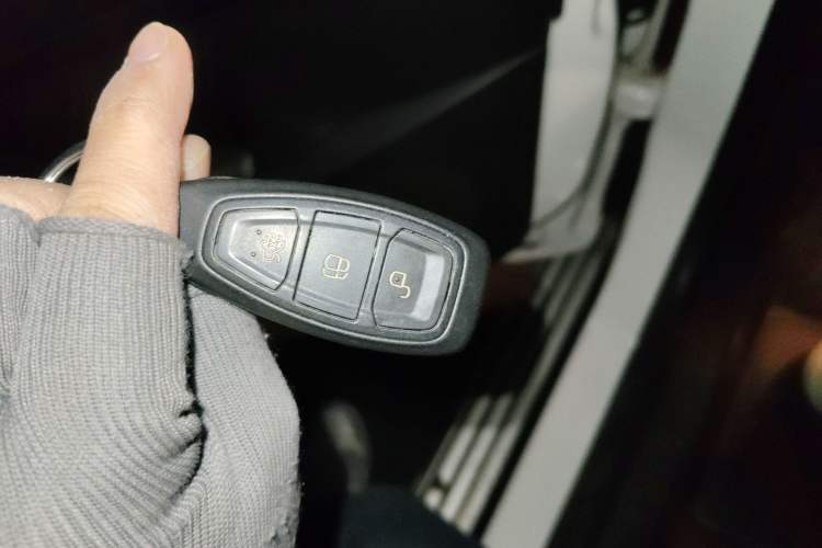 Used Ford Kuga 2015 1.5L GTDi Four-Wheel-Drive Elite Model Vehicle Key