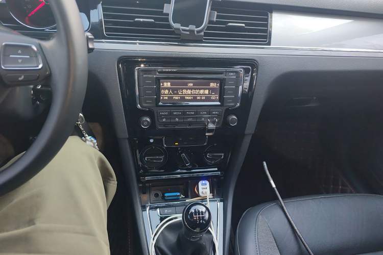 Used Volkswagen Bora 2015 Zhuihui Edition 1.6L Manual Comfort Model Audio And AC Panel