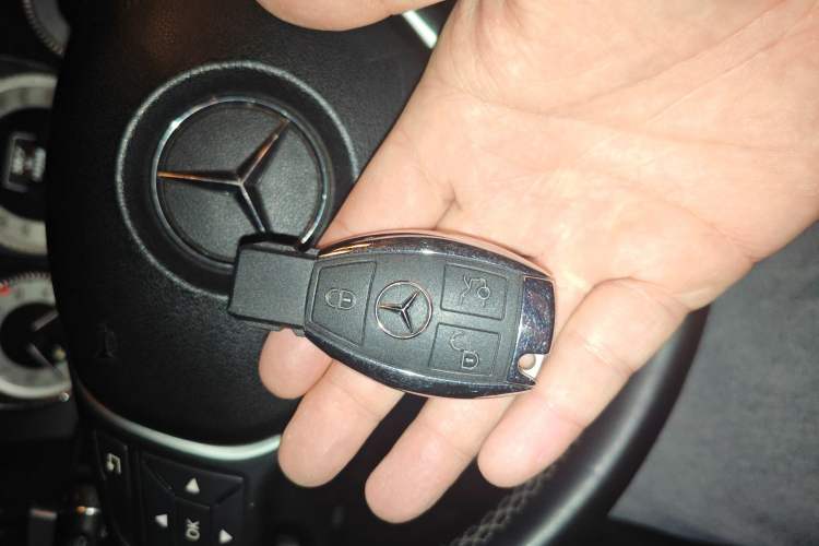 Used Mercedes-Benz GLK-Class 2013 GLK 300 4MATIC Dynamic Sunroof Model Vehicle Key