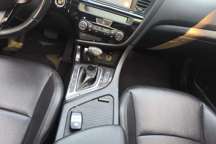 Used Kia K5 2015 2.0L Automatic LUX Gear Lever