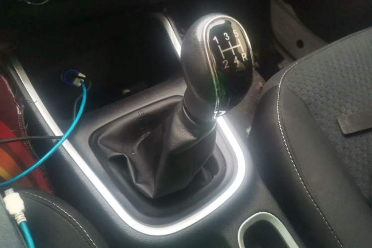 Used Jinbei Gold Hiace M Classic 2022 1.5L Engineering Lion Passenger Van 7 Seats Gear Lever