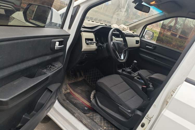 Used Wuling Hongguang PLUS 2019 1.5T Manual Comfort Version 7 Seats Driver Seat