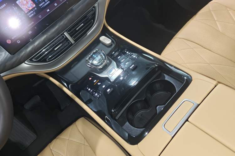 Used Denza D9 2024 EV 620 Premium Model Gear Lever