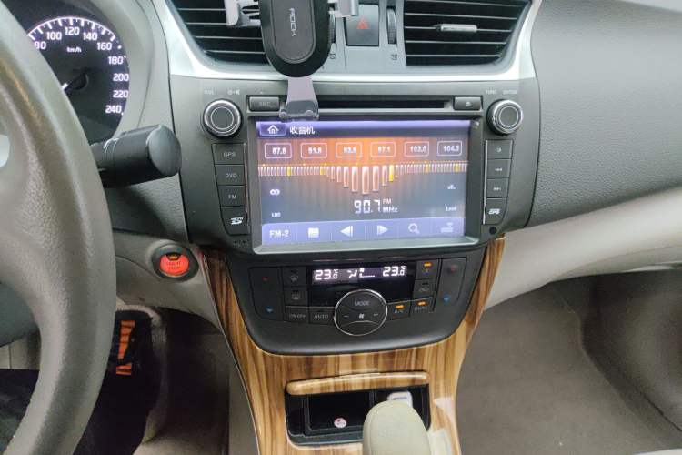 Used Nissan Sylphy 2014 1.6XV CVT Deluxe Edition Audio And AC Panel