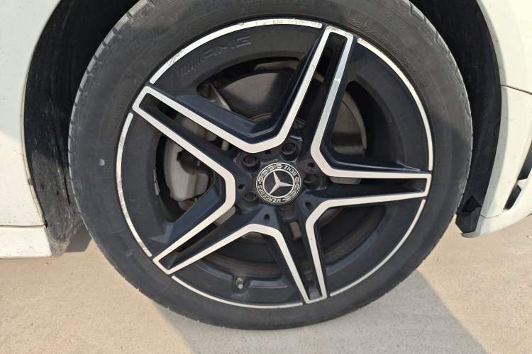 Used Mercedes-Benz C-Class 2021 C 260 Star Edition Right Front Wheel Hub