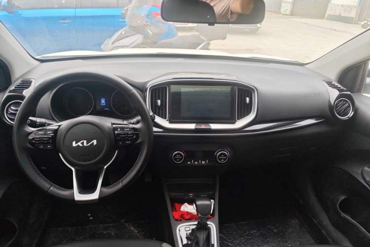 Used Kia kx1 Stonic 2021 1.4L CVT Sunroof Model Center Console